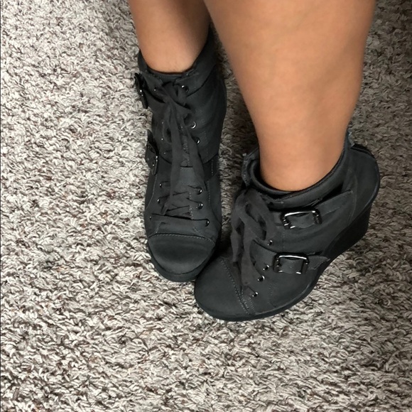 Simply Vera by Vera Wang platform booties - Picture 7 of 8